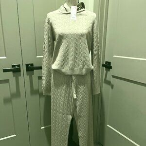 UNIQLO Two-Piece Cable Knit Pant/Sweater Hoodie Set - BEIGE - MED - NWT